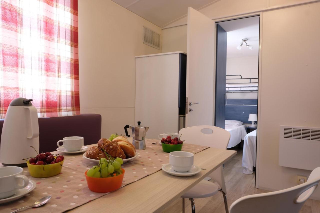 Camping Happy Camp Mobile Homes In Golden Sunset *